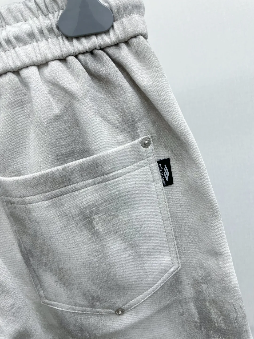 Bal Paris 2026 summer New Arrival embroidered 🪡 letter jacquard brand LOGO casual shorts DD are on sale simultaneously on the official website. Brand Classic LOGO casual pants, customized fabrics, excellent comfort and strong touch. Highly recognisable, perfect appearance and craftsmanship. Size:M-3XL